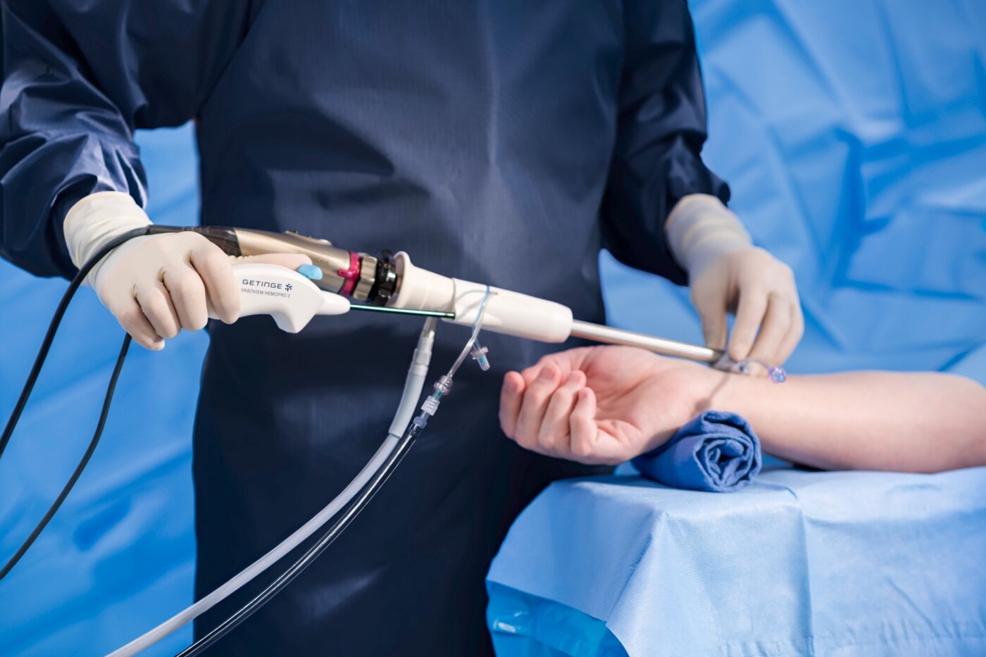 Getinge VasoView Hemopro surgical device photographed in clinical use